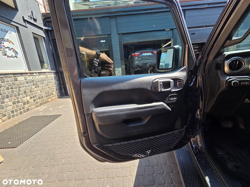 Jeep Wrangler Unlimited GME 2.0 Turbo Sahara - 38