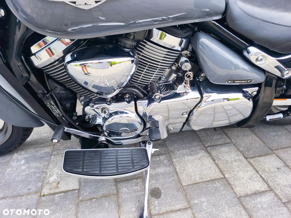 Suzuki Intruder - 20