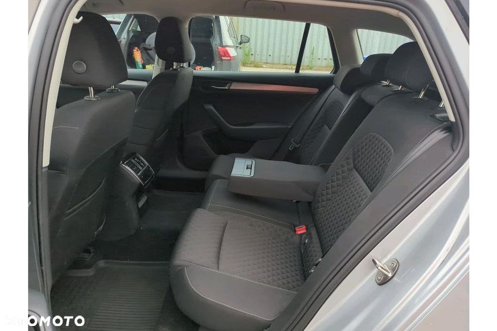 Skoda Superb 2.0 TDI SCR Ambition DSG - 9