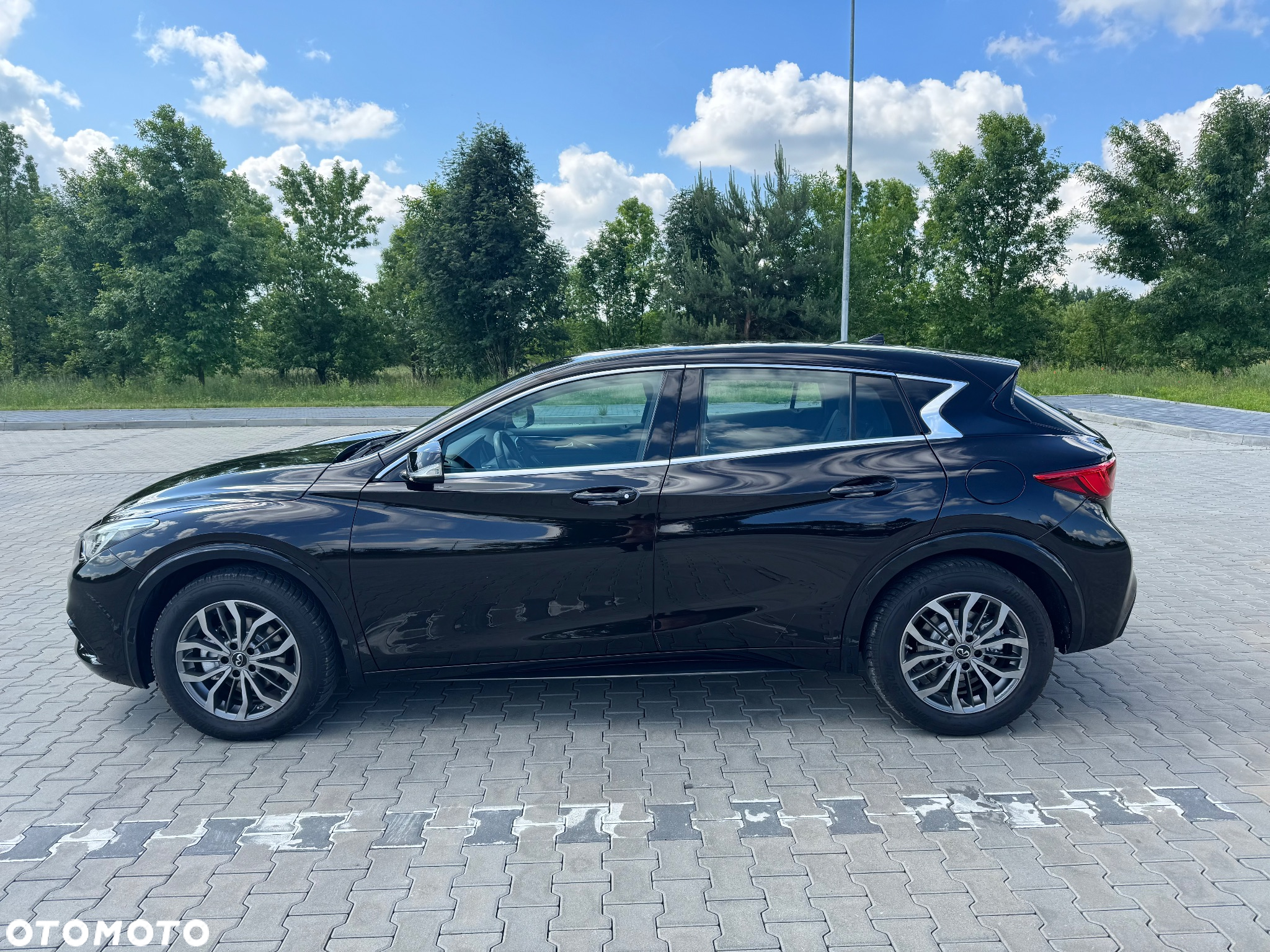 Infiniti Q30 1.6t - 8