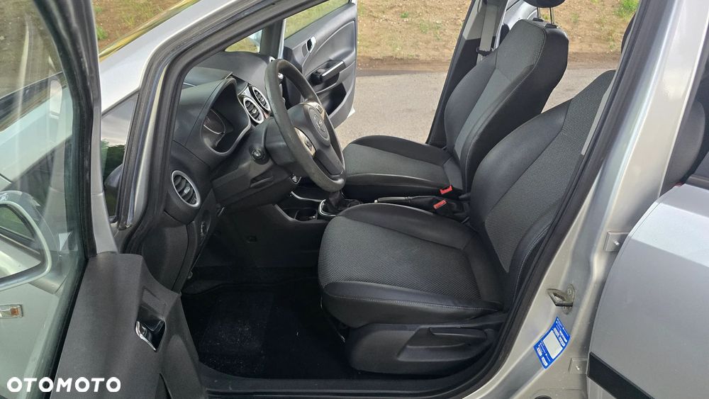 Opel Corsa 1.4 16V Cosmo - 32