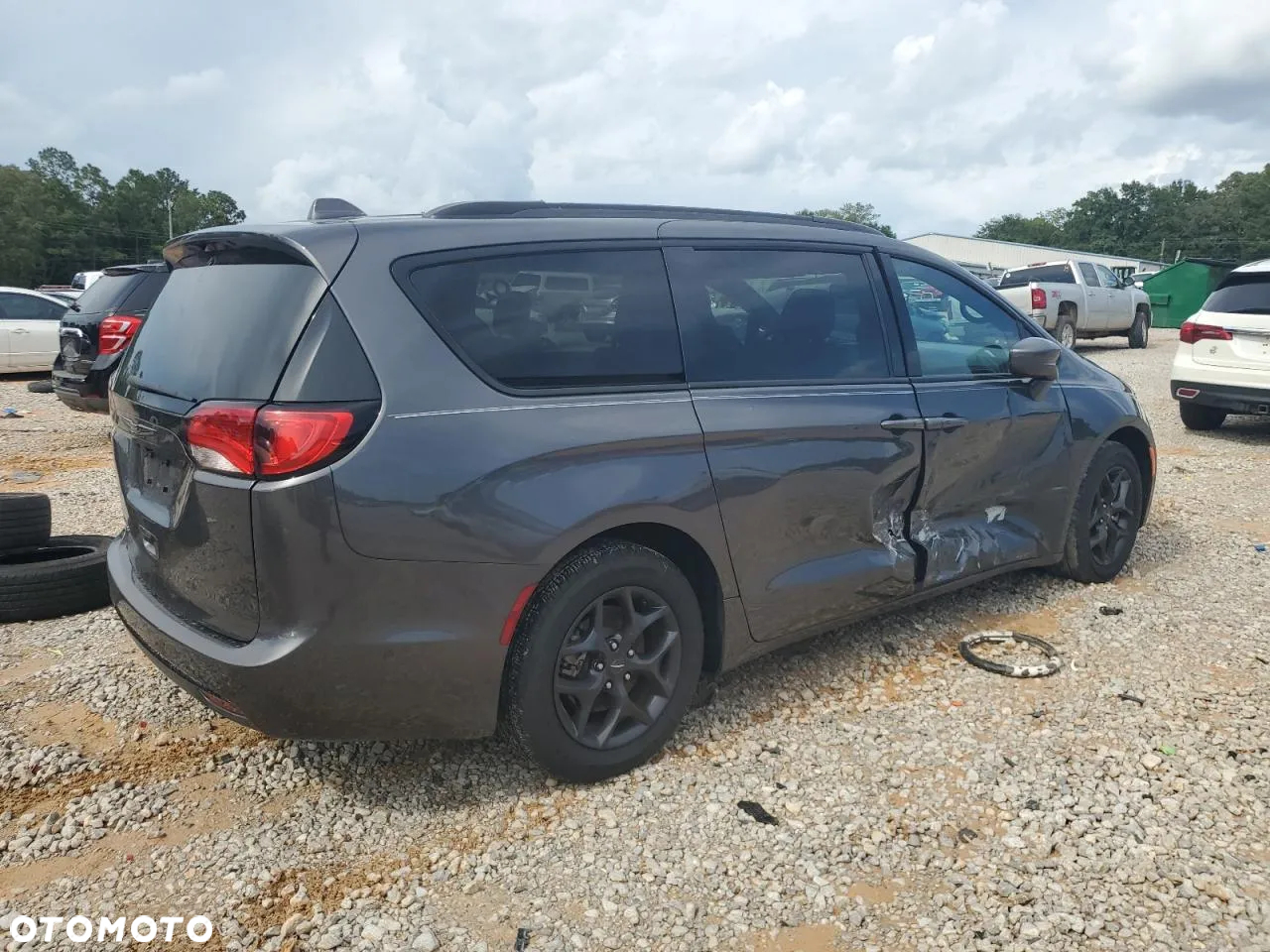 Chrysler Pacifica - 5