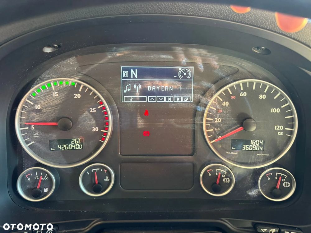 MAN TGX 26.480 • HDS Atlas 145.2 •Oś podnoszona i skrętna 426 tys. km - Zestaw z przyczepą Schwarzmüller Oś przednia – resory piórowe, tylna – pneumatyka • - 29