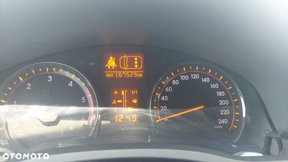 Toyota Avensis - 8