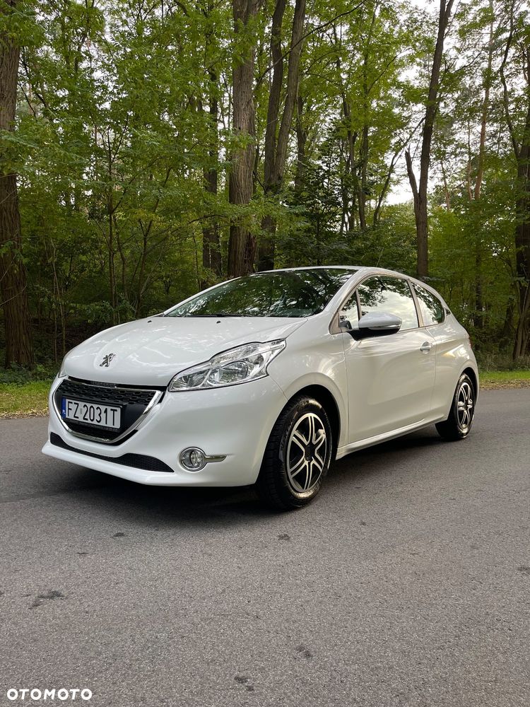 Peugeot 208 - 1