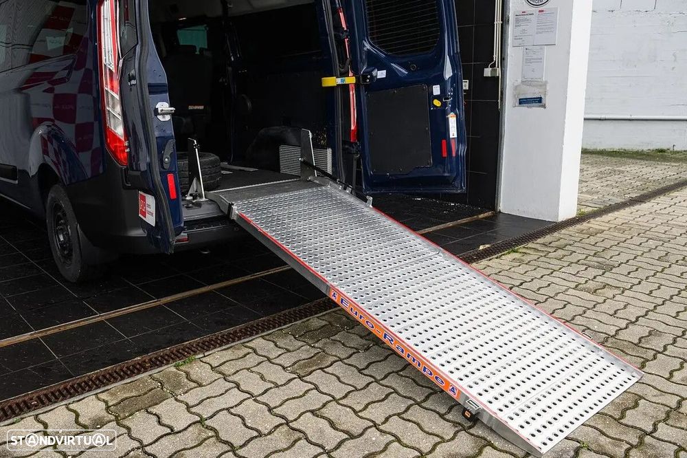 Ford Transit Custom Adaptada p/ 3 cadeiras de rodas - 23