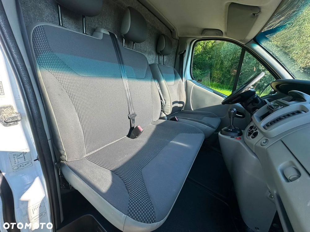 Opel Vivaro 2.5 diesel 145kM 2008 rok, automat, HAK, orginalny przebieg! - 26