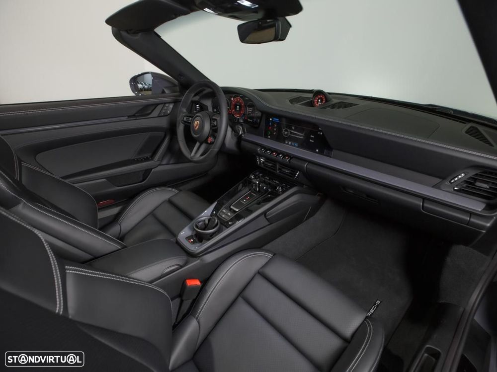 Porsche 911 (992) Carrera 4 GTS - 11