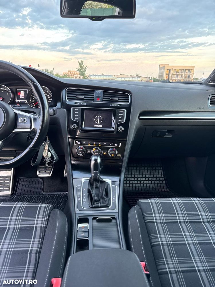 Volkswagen Golf - 13