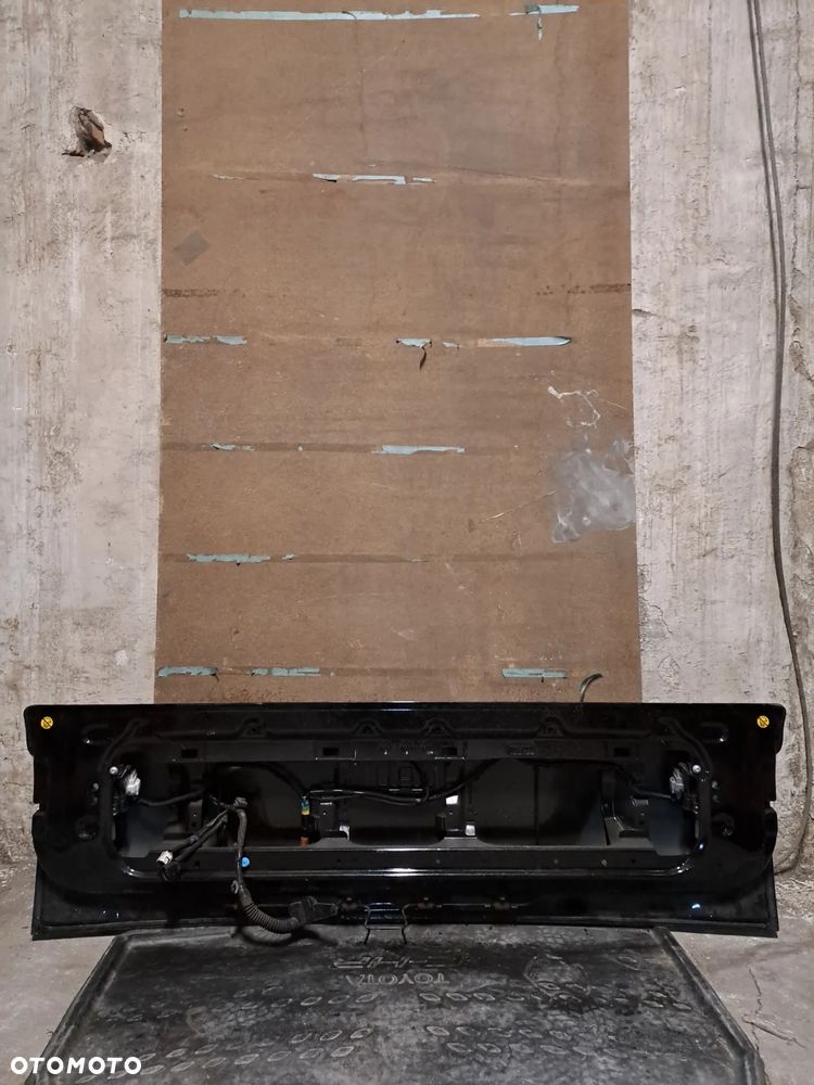 Maska / klapa bagażnika / burta Toyota Land Cruiser 200 - oryginalna (czarna) - 2