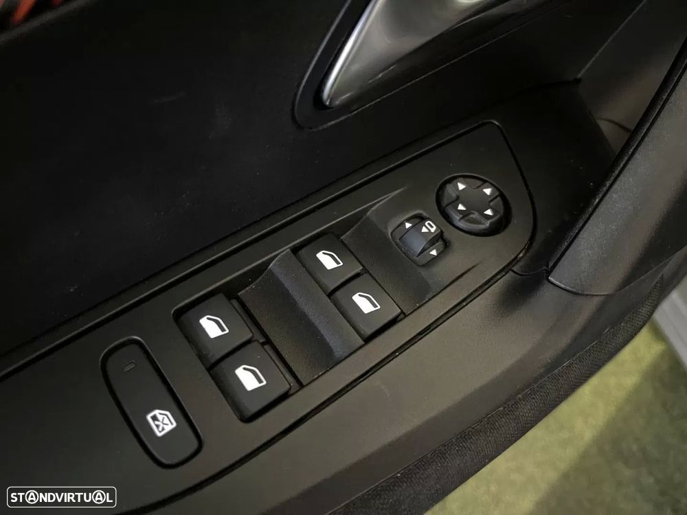 Peugeot 2008 1.2 PureTech Active - 30