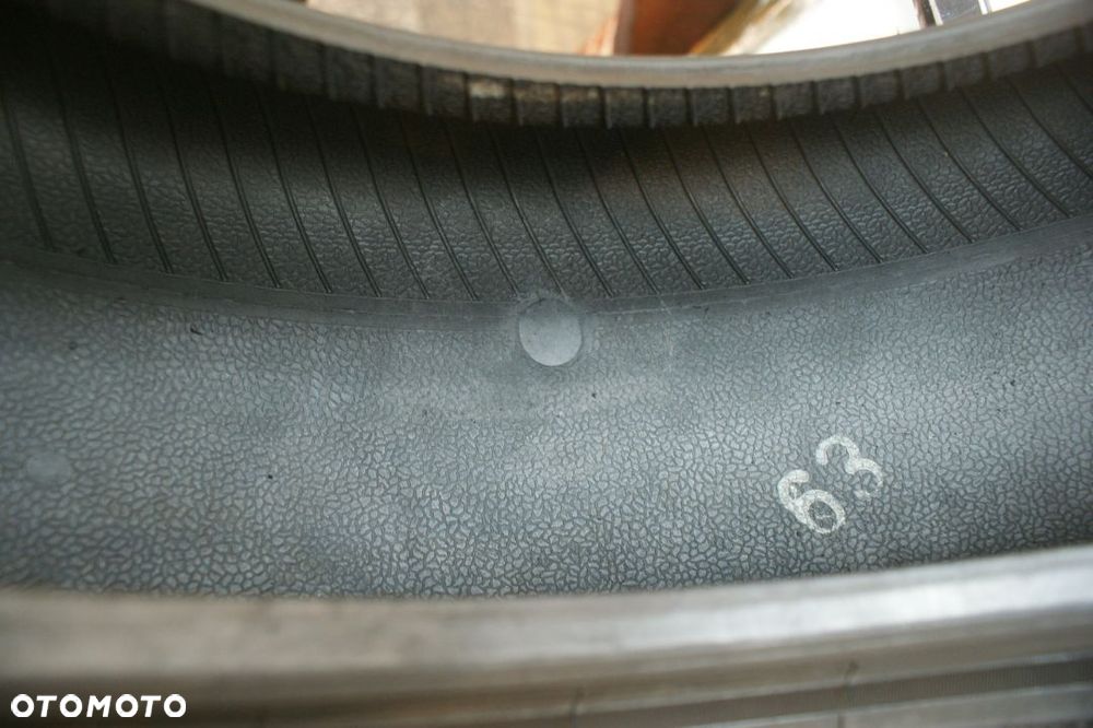 205/60R17 PIRELLI WINTER SOTTOZERO 3  7,5mm . - 2