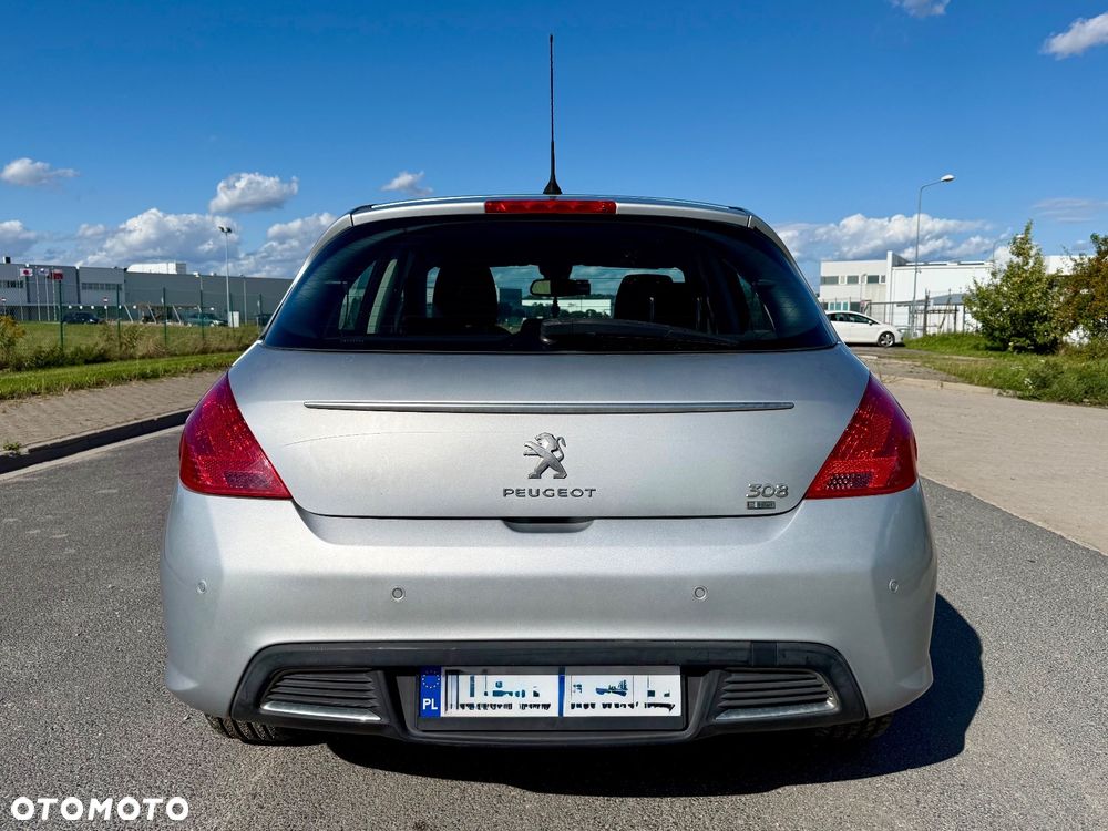Peugeot 308 - 8