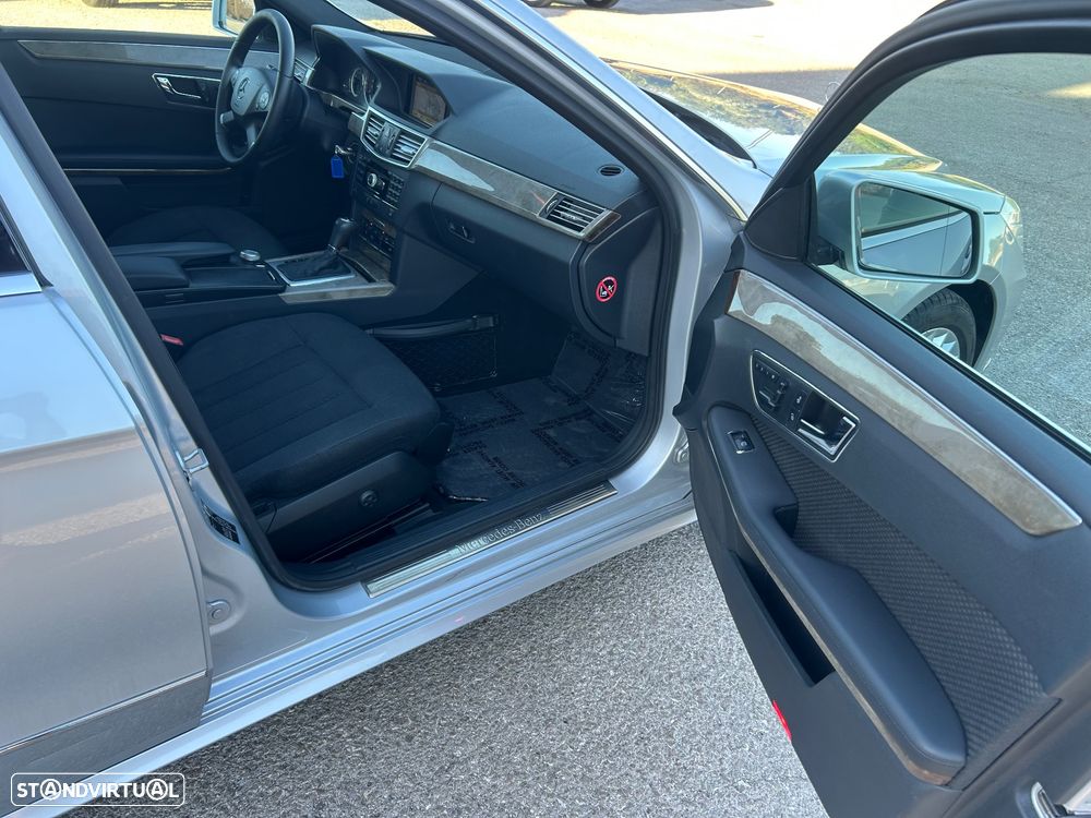Mercedes-Benz E 250 CGI BlueEFFICIENCY 7G-TRONIC - 32