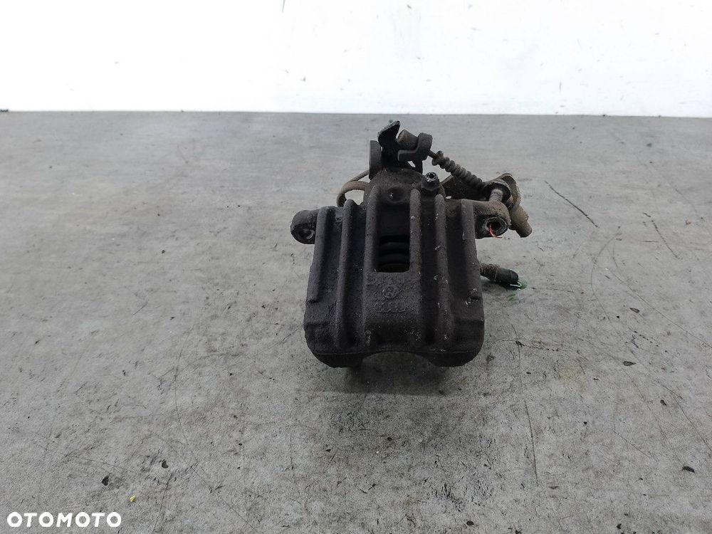 ZACISK HAMULCOWY PRAWY TYŁ VW PASSAT B5 FL 1.9 TDI - 5