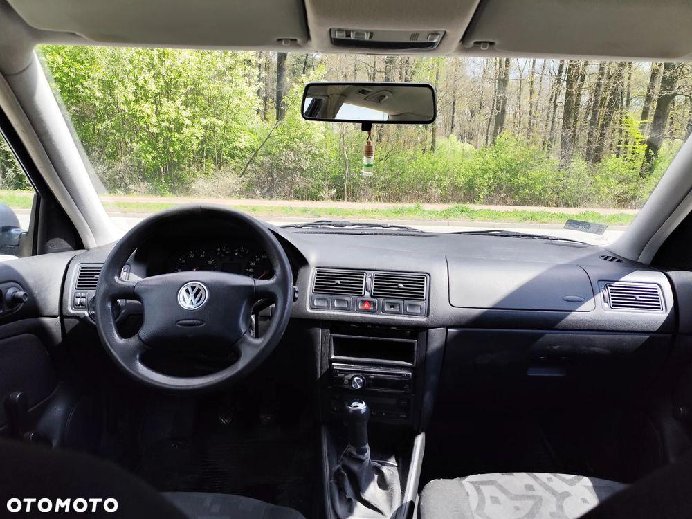 Volkswagen Golf - 6