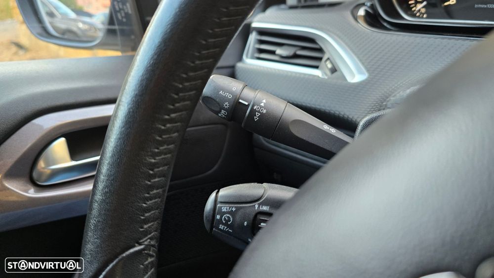 Peugeot 2008 1.6 BlueHDi Style - 33