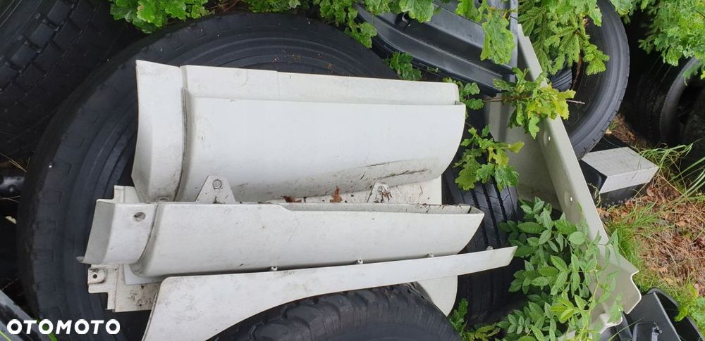 STEYR MAN MASKA OWIEWKI BOCZNE śruba - 3