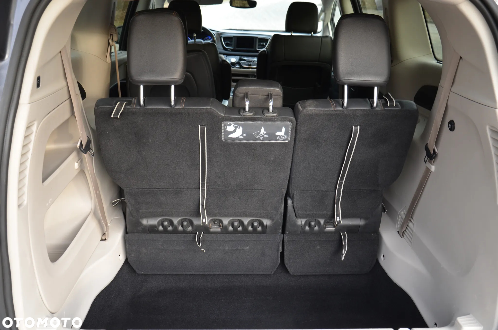 Chrysler Pacifica - 20