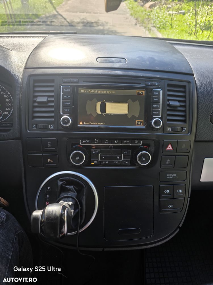 Volkswagen Multivan - 25