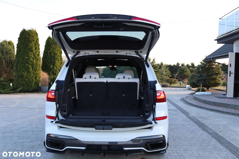 BMW X7 M50i sport - 12