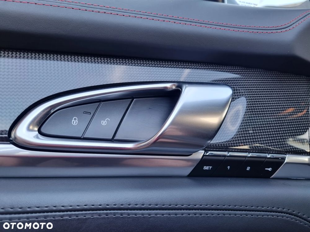 Porsche Panamera GTS PDK - 18