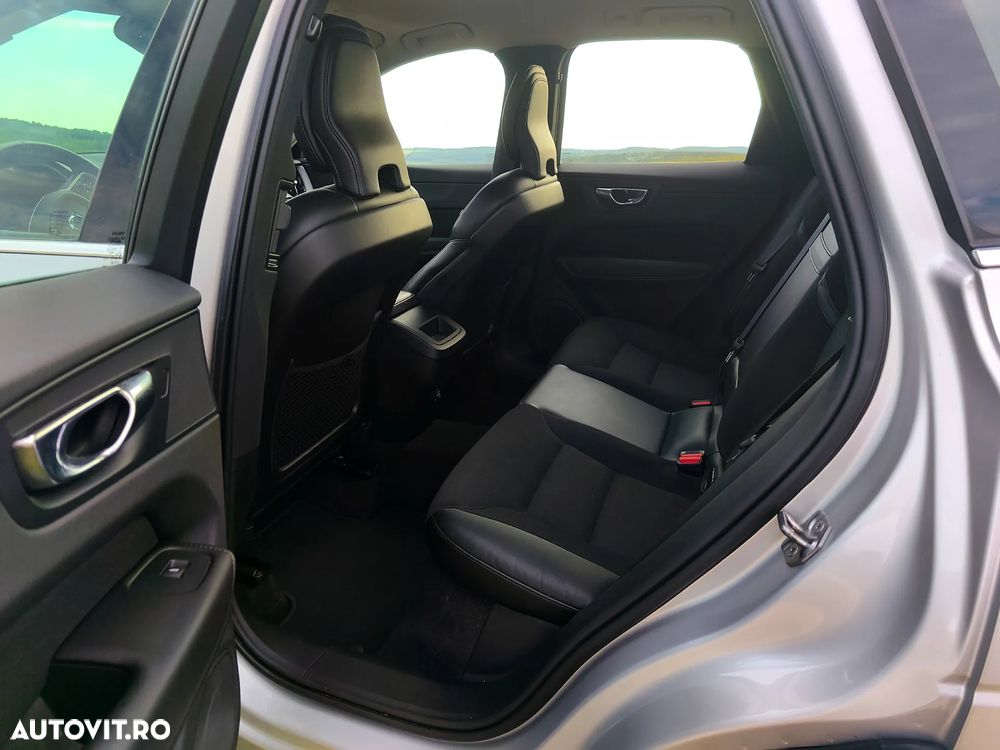 Volvo XC 60 B4 D AWD Geartronic Momentum Pro - 10