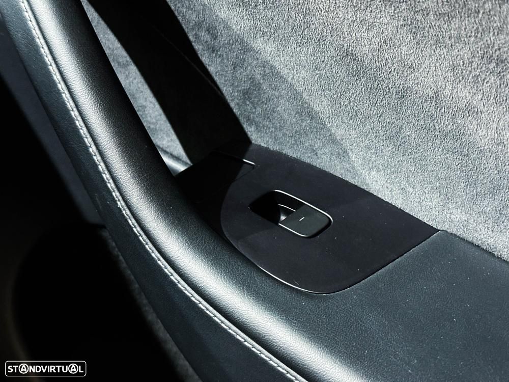 Tesla Model Y Long Range Dual Motor AWD - 34