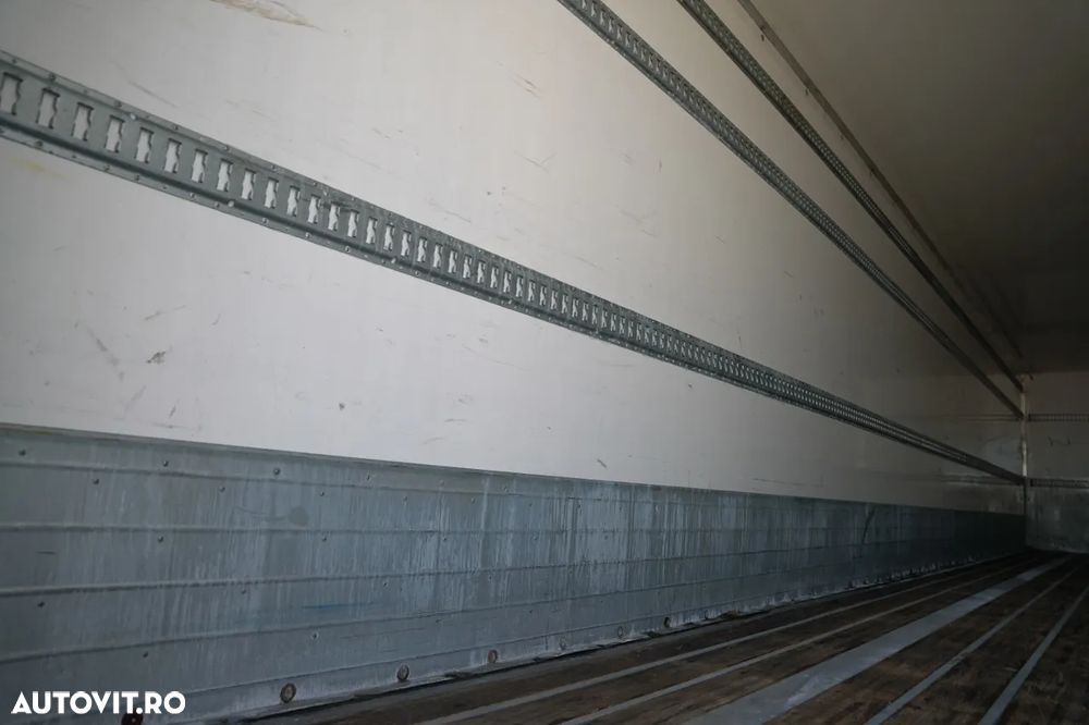 Fruehauf TROUILLET / CONTAINER / COFFER / DOUĂ AXE SAF / PODEA FOARTE REZISTENTĂ: ȘIMBĂTĂ / SAF / 2022 - 16