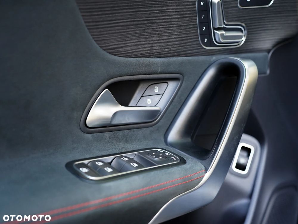 Mercedes-Benz CLA 250 4-Matic AMG Line 7G-DCT - 25