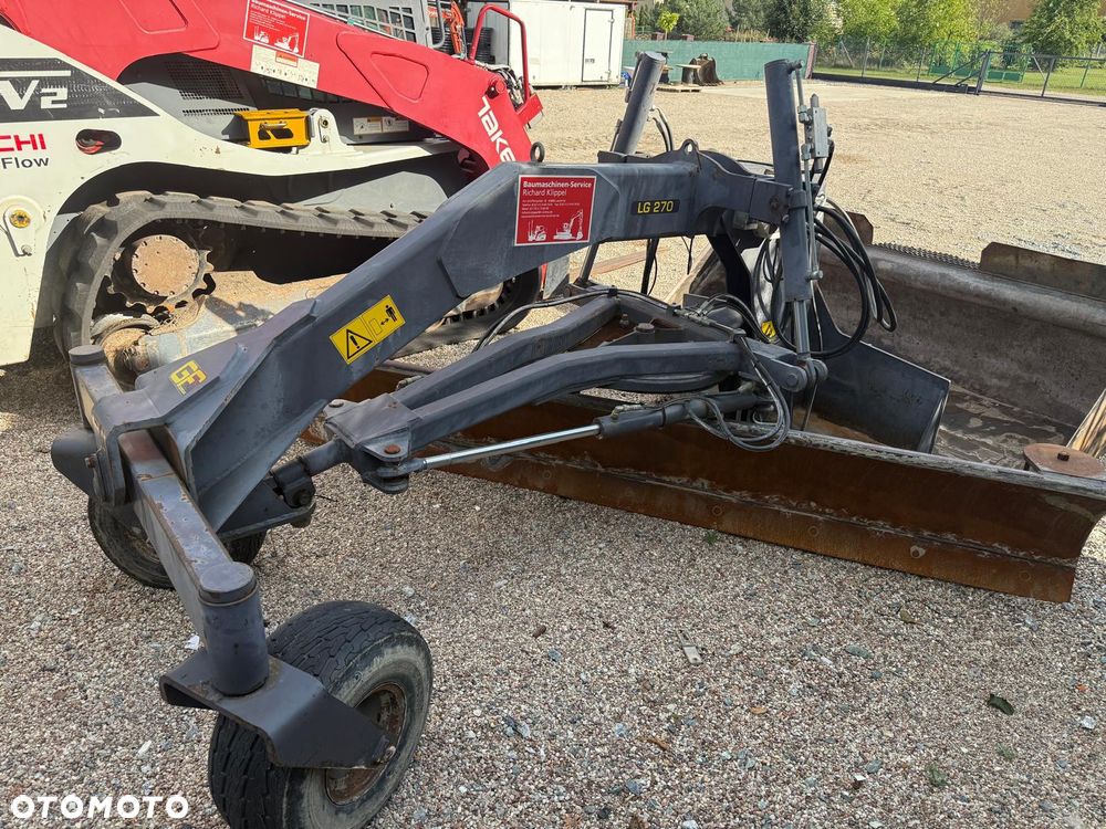 Takeuchi TL12 - 10