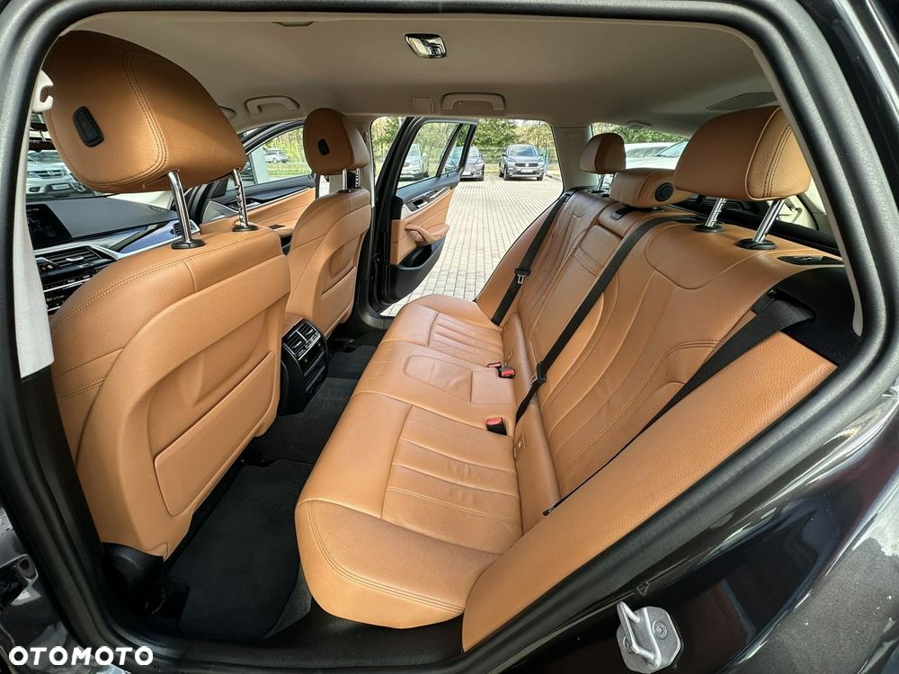 BMW Seria 5 520d xDrive - 14