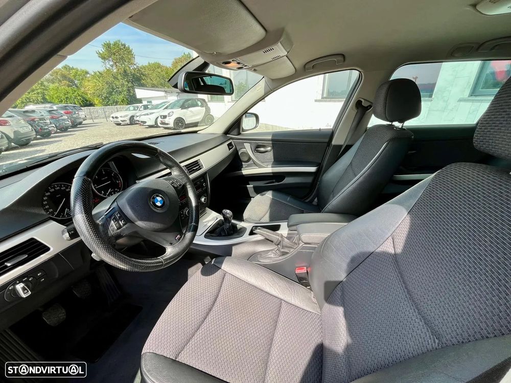 BMW 318 d Touring - 11