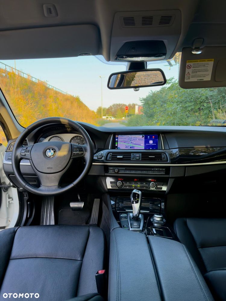 BMW Seria 5 520i Luxury Line - 9