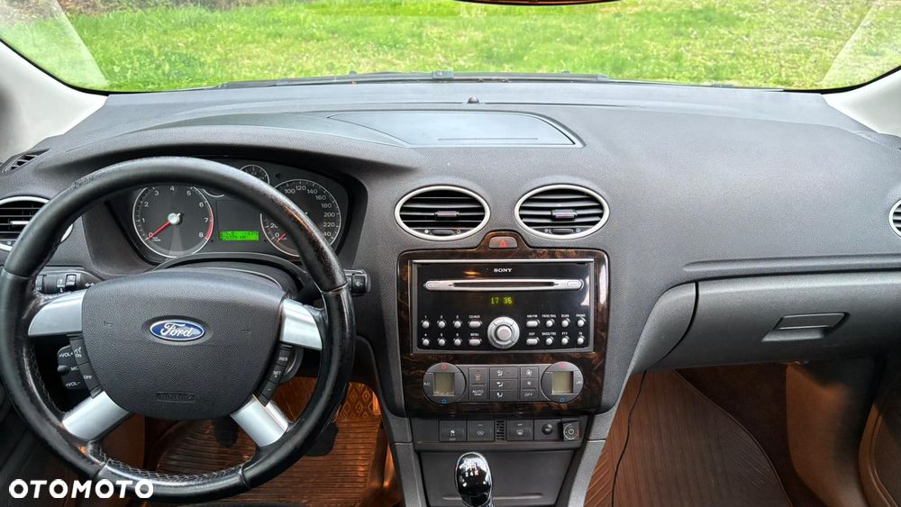 Ford Focus 1.6 Ghia - 9
