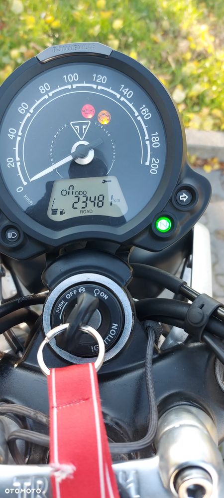 Triumph Street Twin - 8
