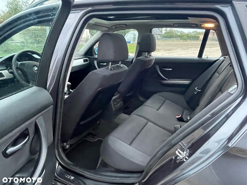 BMW Seria 3 320i - 14