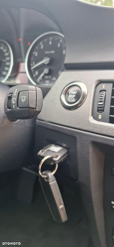 BMW Seria 3 325i - 25