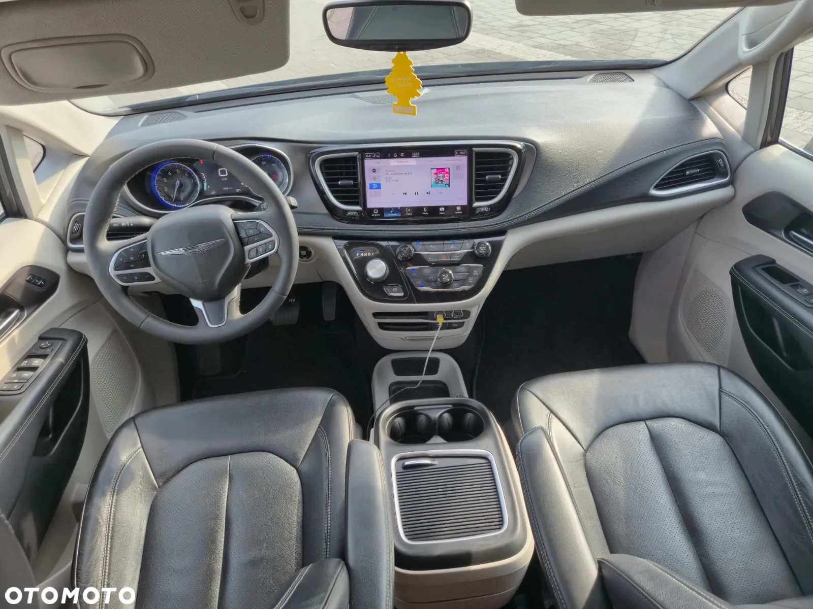 Chrysler Pacifica - 11