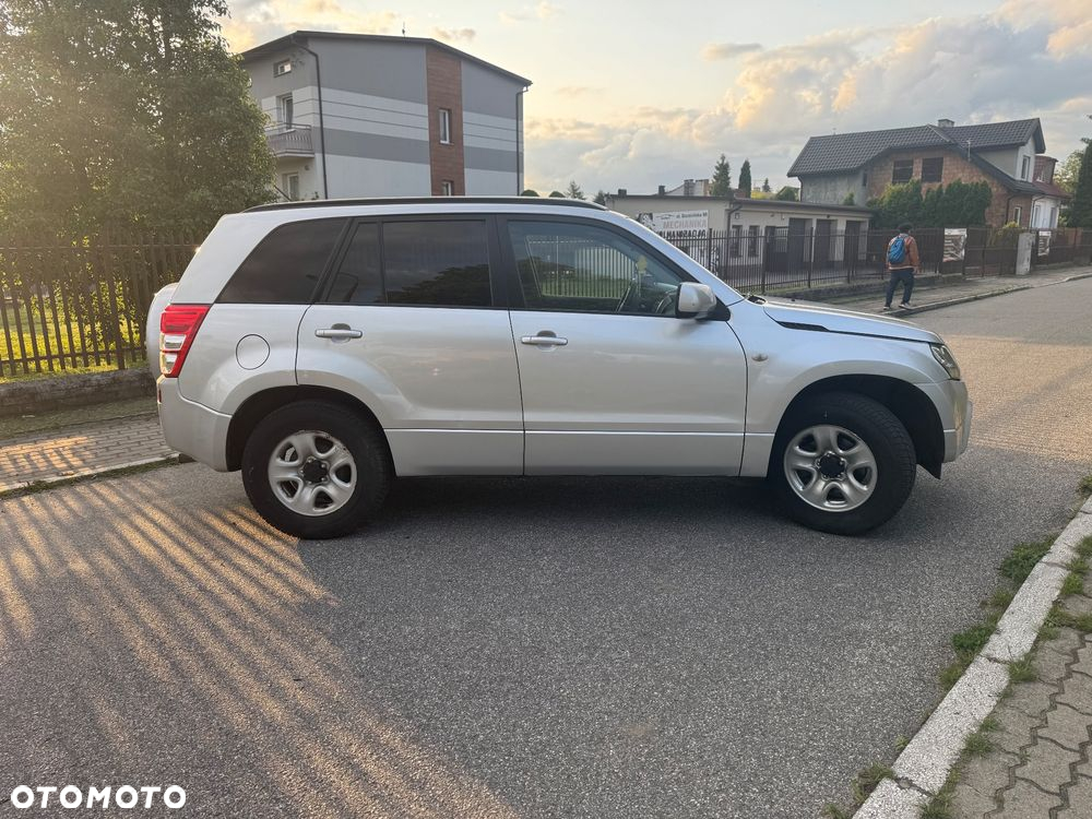 Suzuki Grand Vitara 2.0 - 7