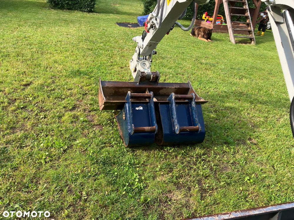 Takeuchi TB225 - 8