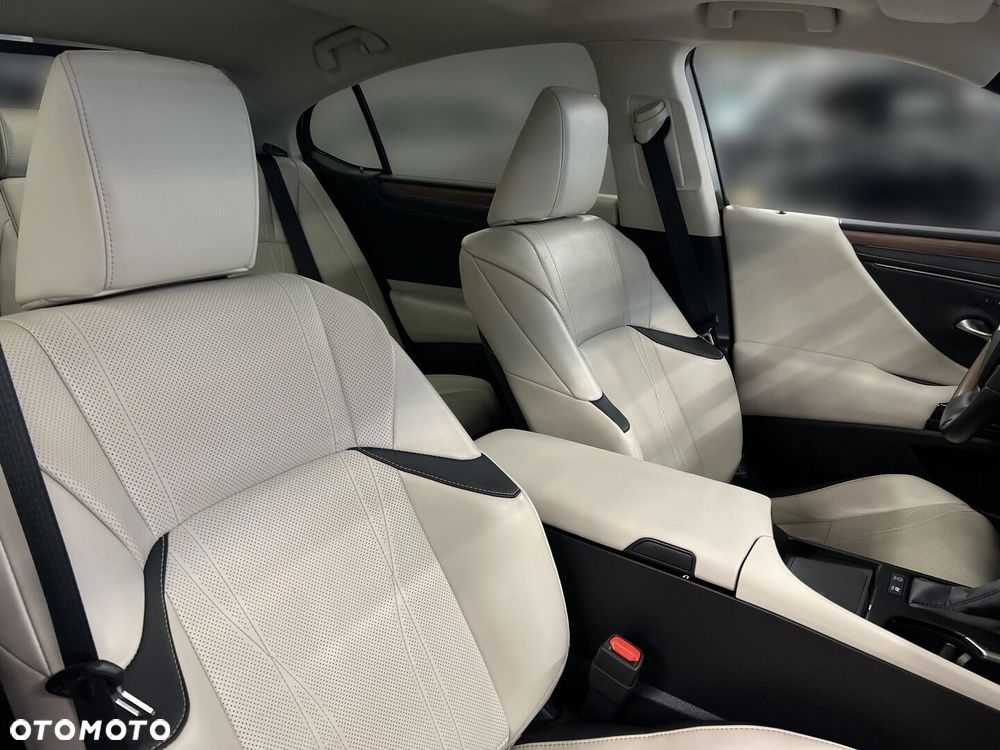 Lexus ES 300h Prestige - 17