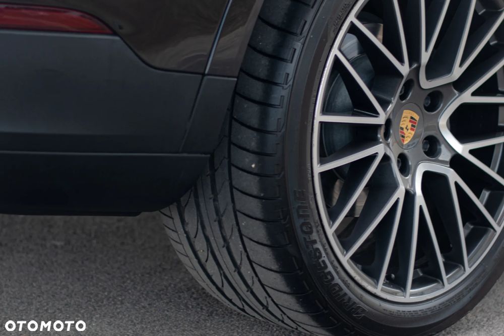 Porsche Cayenne S - 16