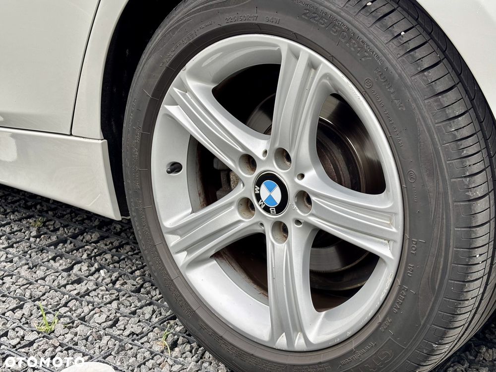BMW Seria 3 318d Blue Performance Sport Line - 13