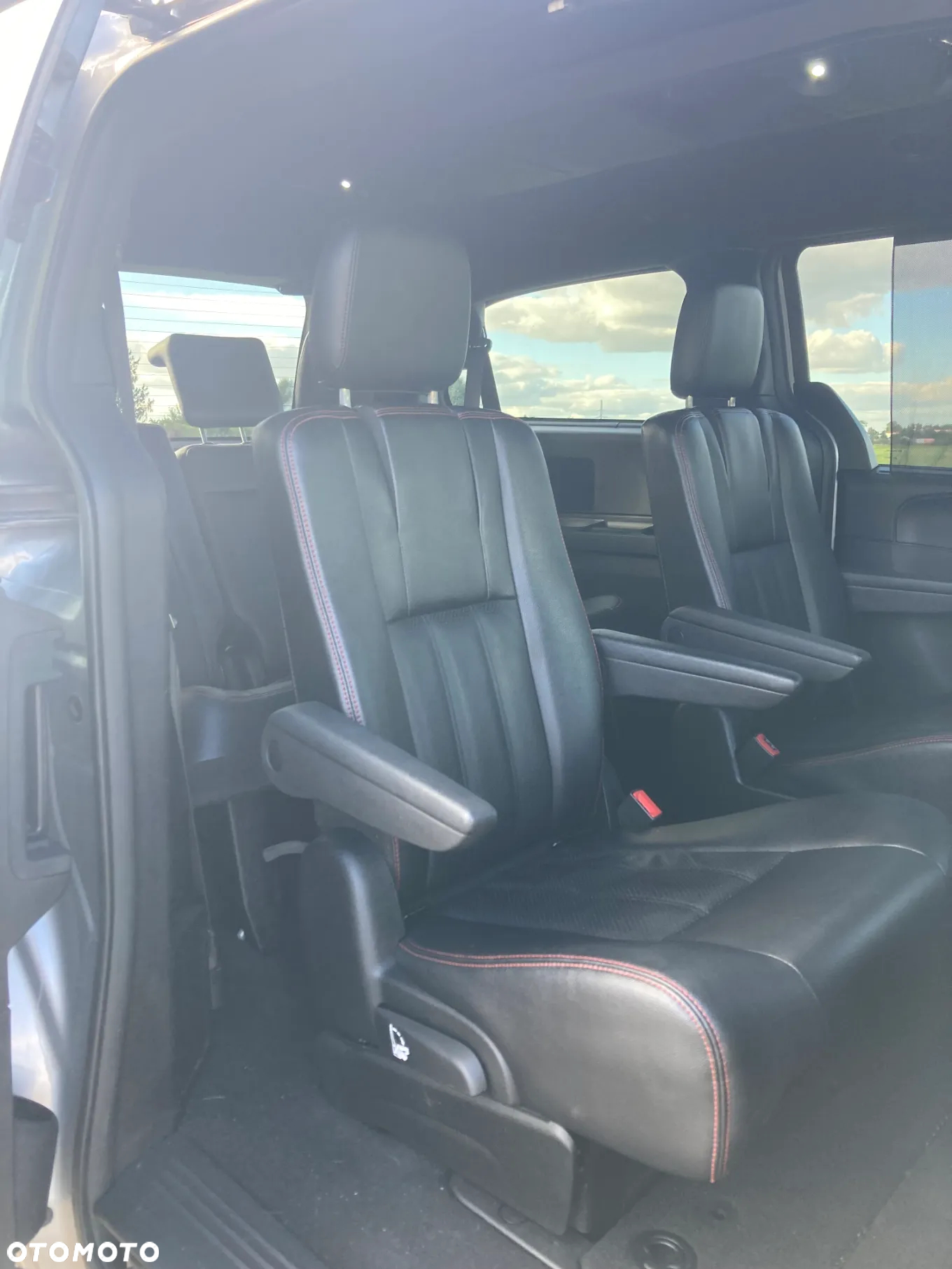 Dodge Grand Caravan - 14