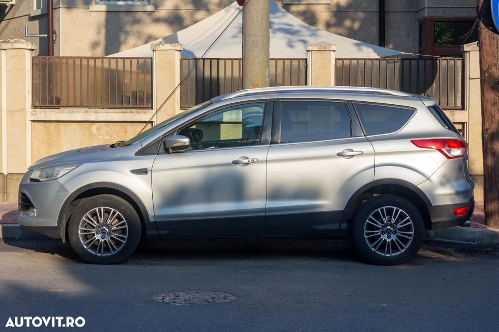 Ford Kuga 2.0 TDCi Powershift 4WD Titanium - 6
