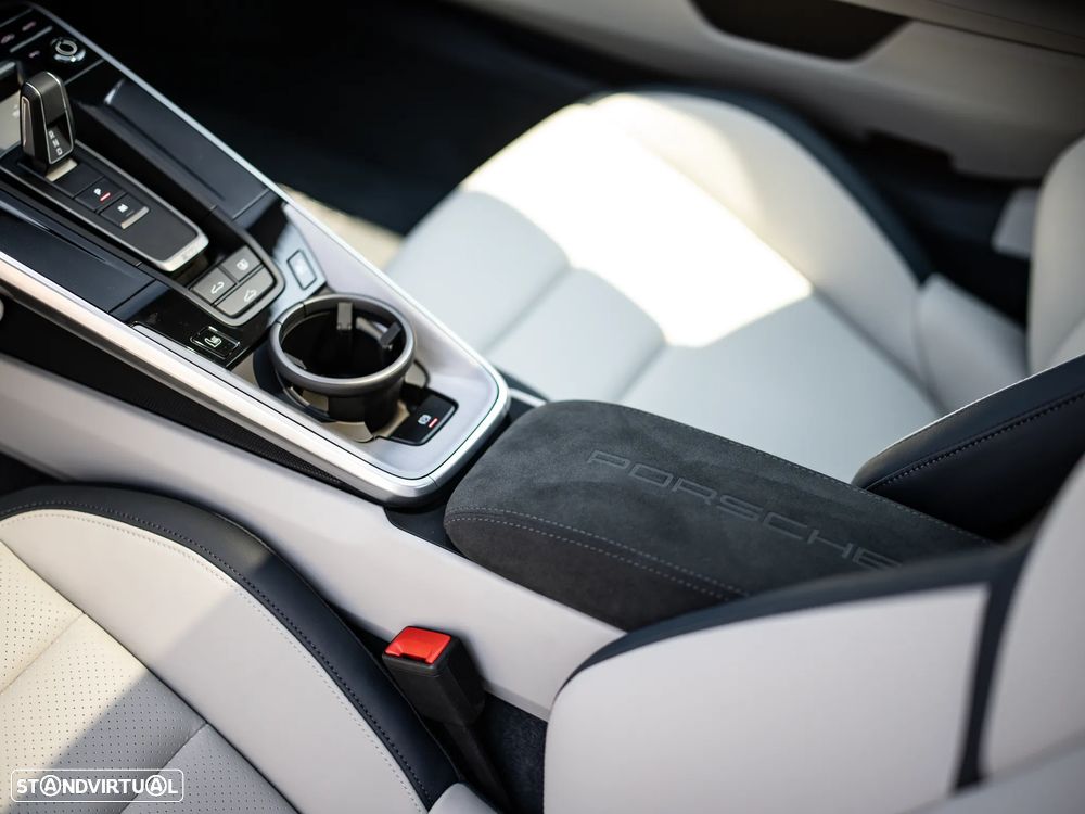 Porsche 911 (992) Carrera - 25