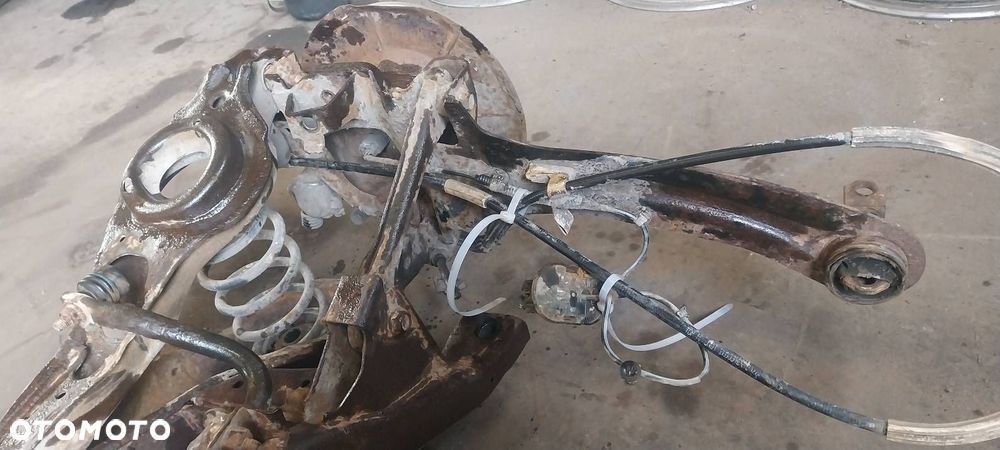 KOMPLETNE ZAWIESZENIE BELKA SANKI TYŁ WAHACZE HAMULCE MAZDA 3 I BK HB 5D - 3