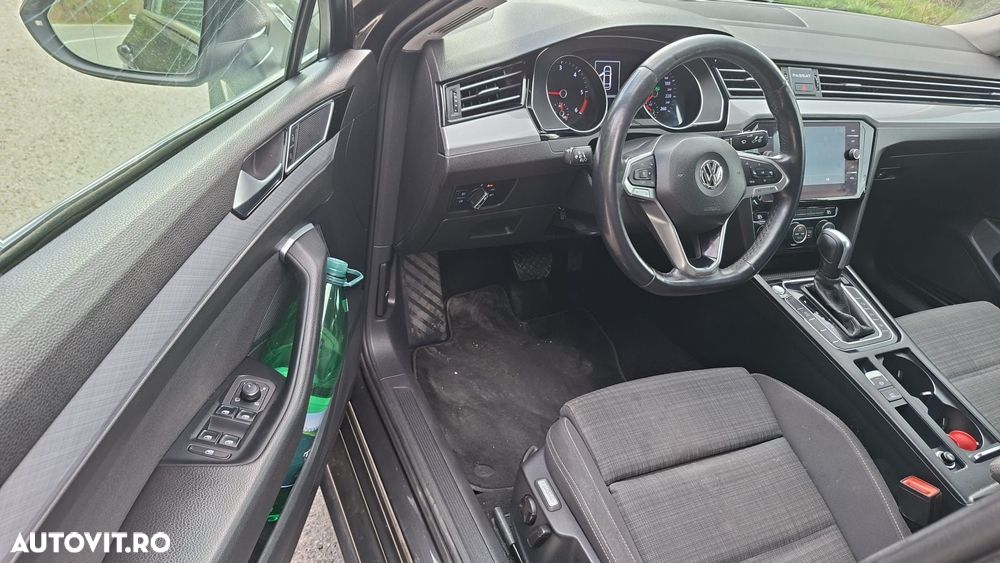 Volkswagen Passat 1.6 TDI SCR DSG Comfortline - 2
