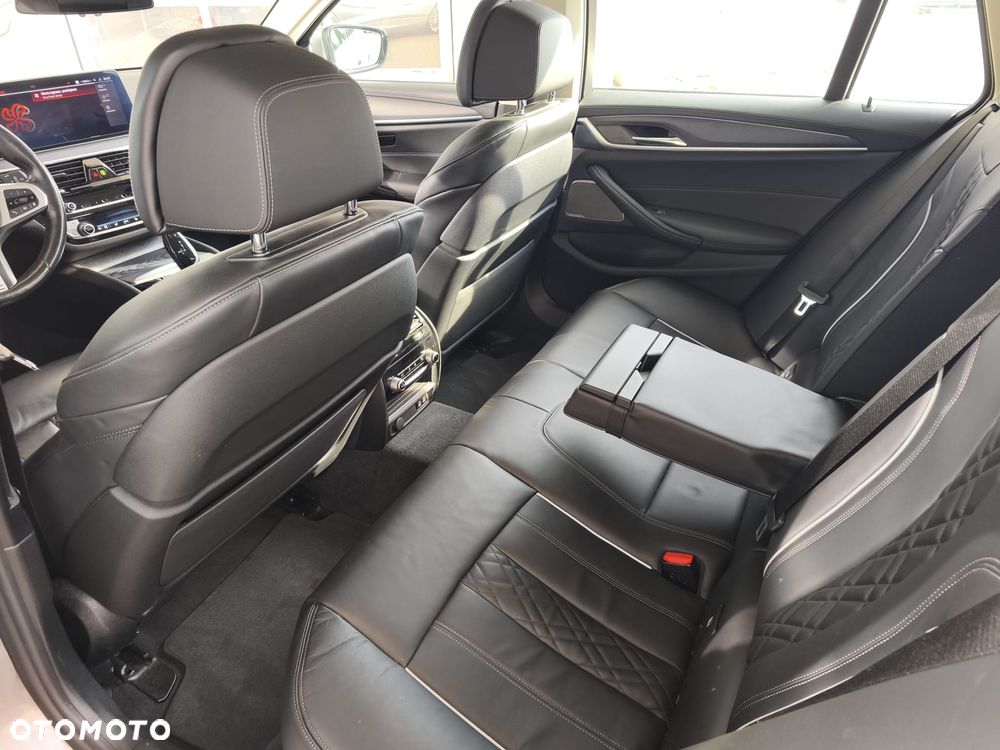 BMW Seria 5 530d xDrive Luxury Line - 14